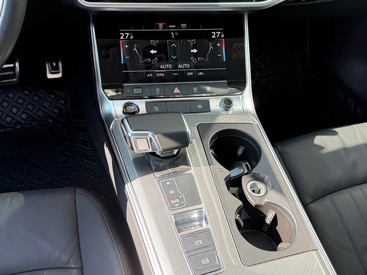 Audi A6 2022 Avant 40 TFSI — фото 8