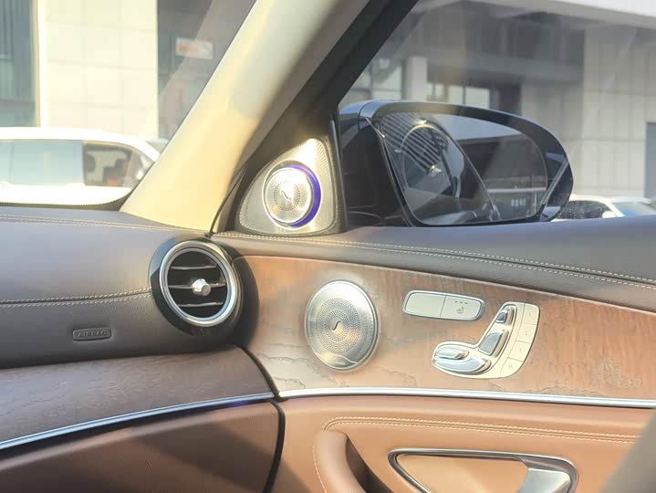 Mercedes-Benz E-Class 2018 E 300 L Luxury — фото 8
