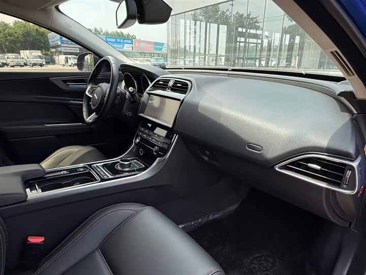 Jaguar XEL 2018 2.0 T 200 PS — фото 29
