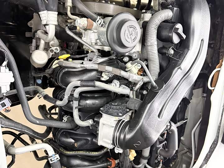 Toyota HIACE 2015 2.7 L — фото 14