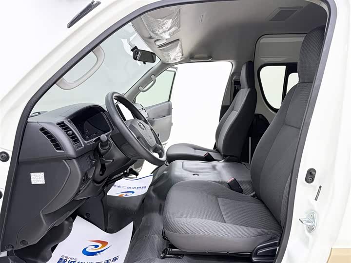 Toyota HIACE 2015 2.7 L — фото 4