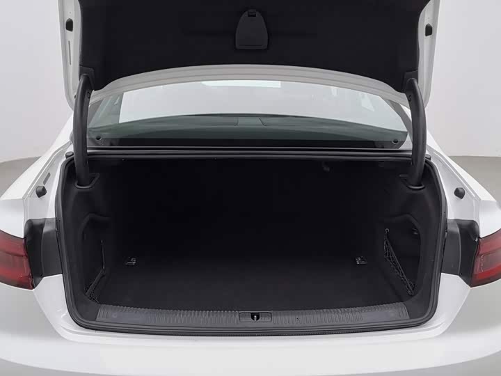 Audi A4L 40 TFSI стиль V — фото 16