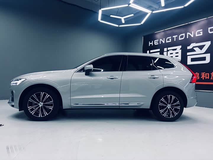 Volvo XC60 2022 B 5 4 WD — фото 2