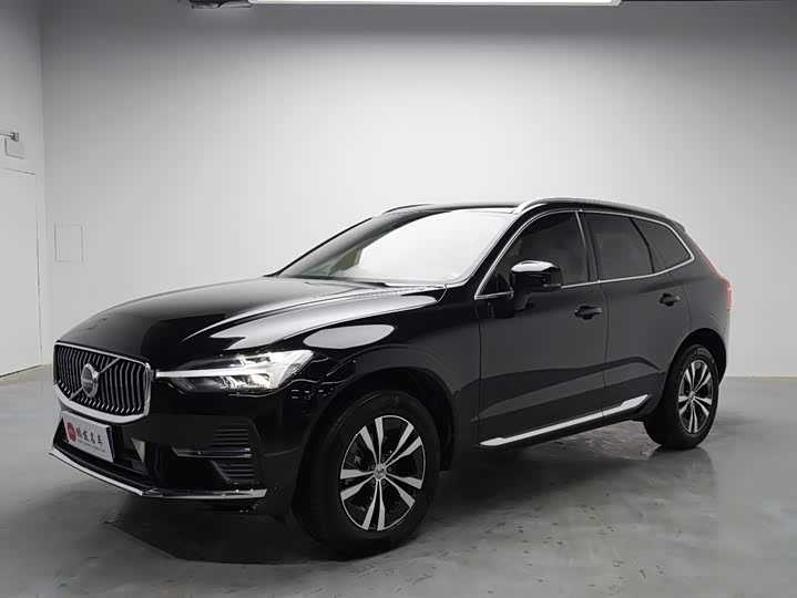 Volvo XC60 2024 B 5 4 WD — фото 1