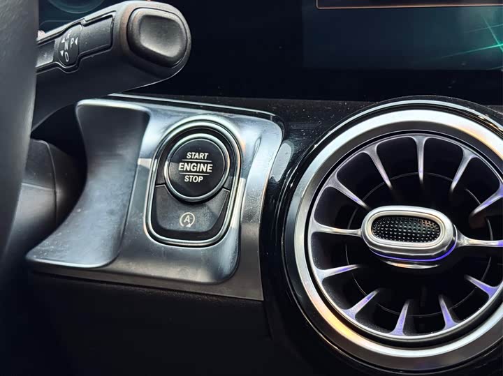 Mercedes-Benz GLB 2020 GLB 200 — фото 23