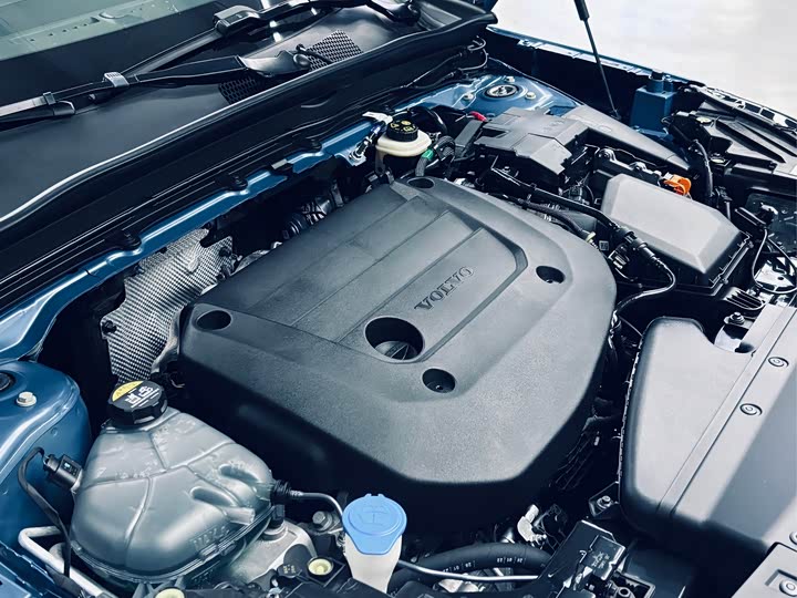 Volvo XC40 2023 B 3 — фото 20