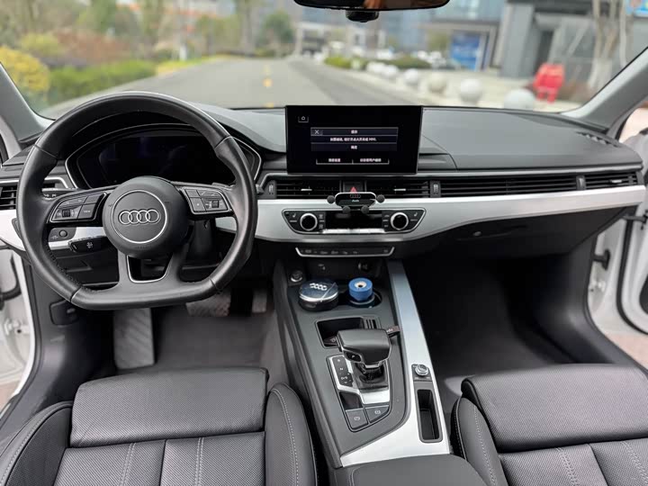 Audi A4L 40 TFSI люкс-динамик — фото 4