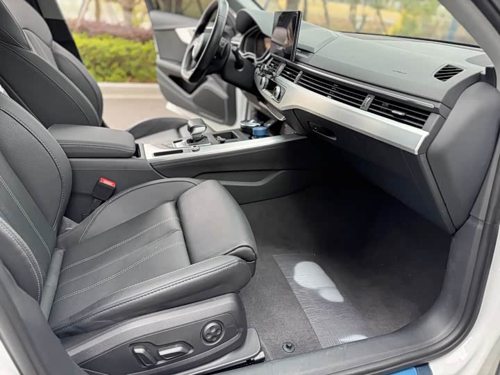 Audi A4L 40 TFSI люкс-динамик — фото 6