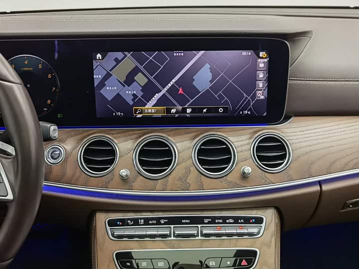 Mercedes-Benz E-Class рестайлинг E 260 L 4MATIC — фото 12
