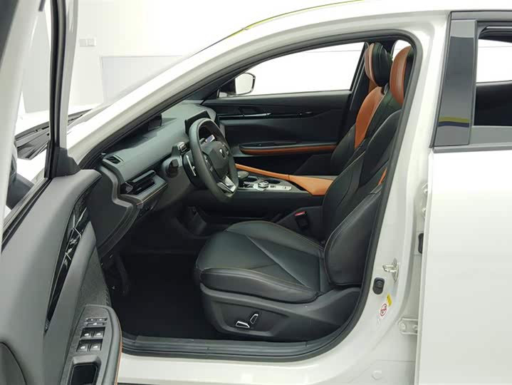 Changan UNI-V 2022 1.5 T Premium — фото 9