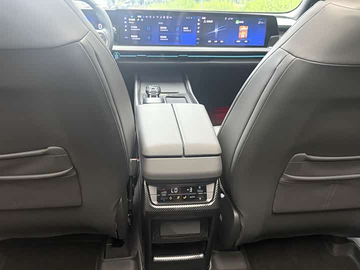 Ford Edge — фото 16