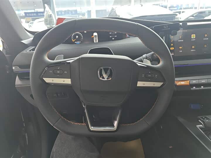 Changan UNI-V 2024 1.5 T — фото 11