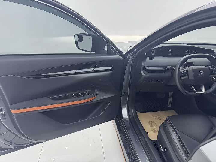 Changan UNI-V 2022 1.5 T — фото 5