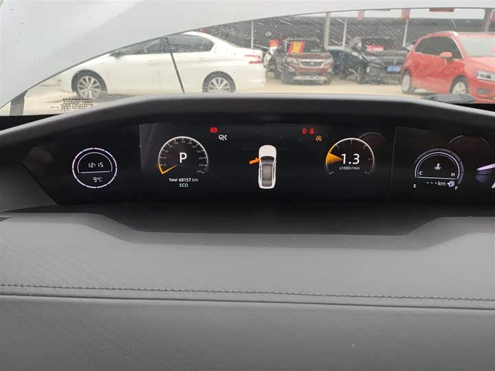 Changan UNI-V 2022 1.5 T Premium — фото 4