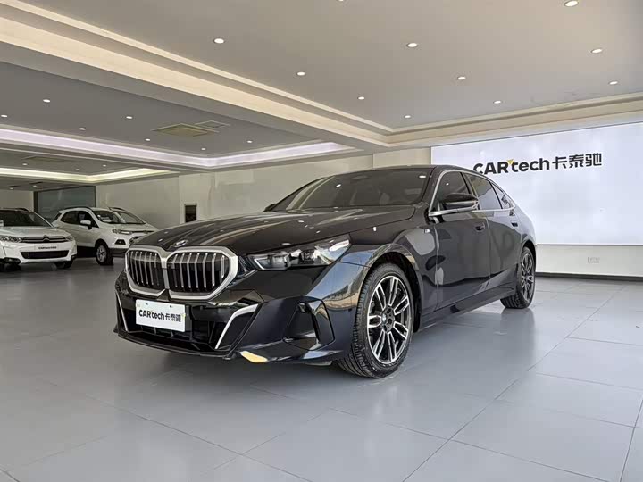 BMW 5-Series 2025 530 Li Leading M — фото 1