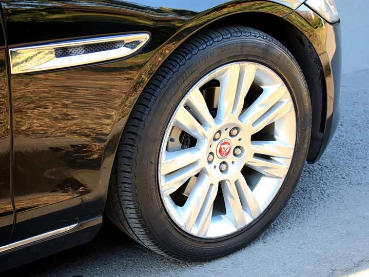 Jaguar XFL 2018 XFL 2.0 T 250 PS — фото 18