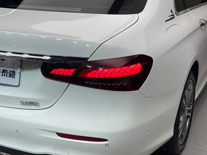 Mercedes-Benz E-Class 2022 E 260 L Sport — фото 25