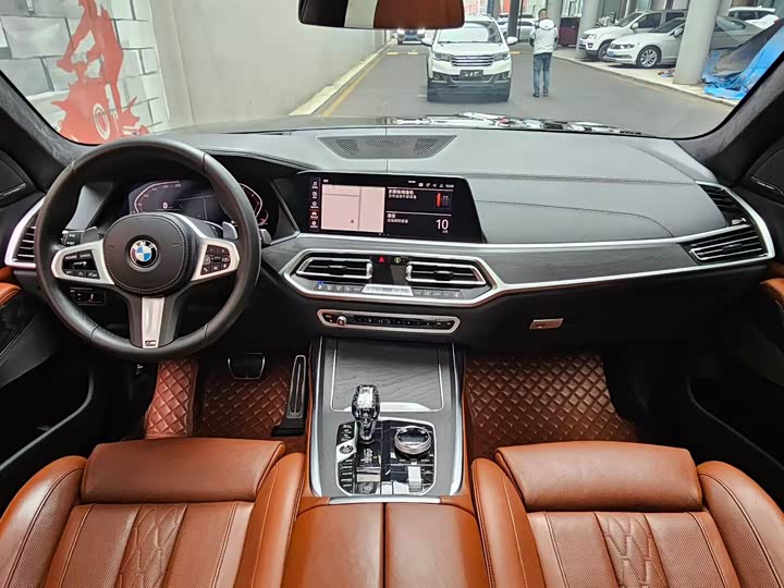 BMW X7 2020 x Drive 40i M — фото 7