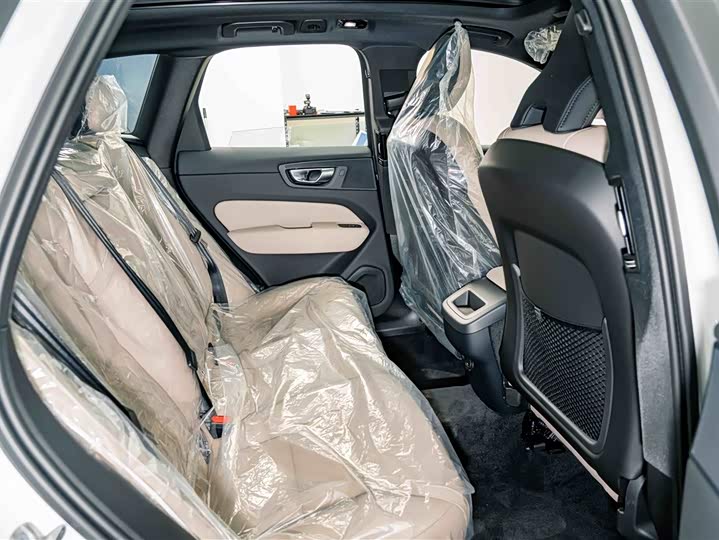 Volvo XC60 2026 B 5 4 WD — фото 20