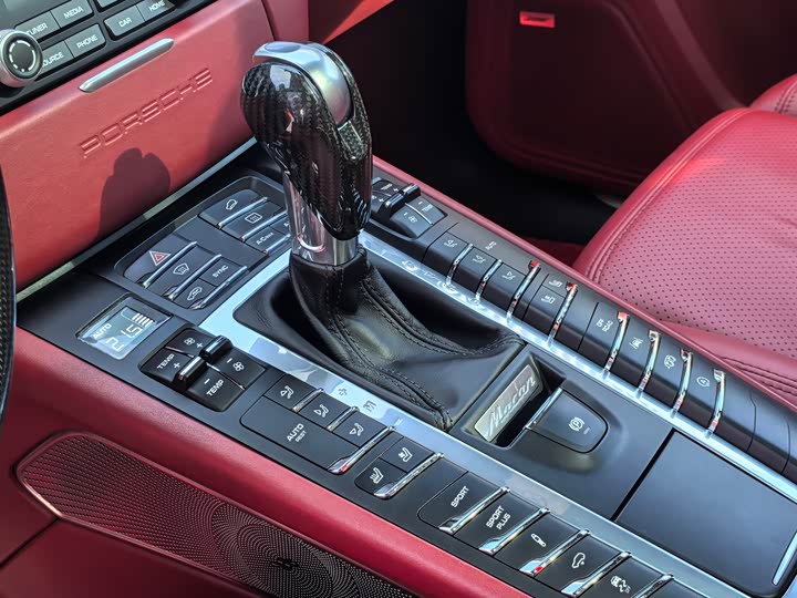 Porsche Macan 2017 Macan Turbo 3.6 T — фото 6