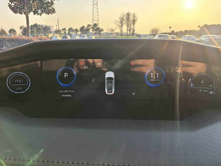 Changan UNI-V 2023 1.5 T Premium — фото 9