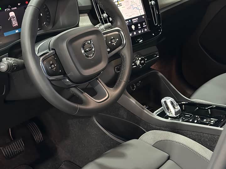 Volvo XC40 2023 B 3 — фото 10
