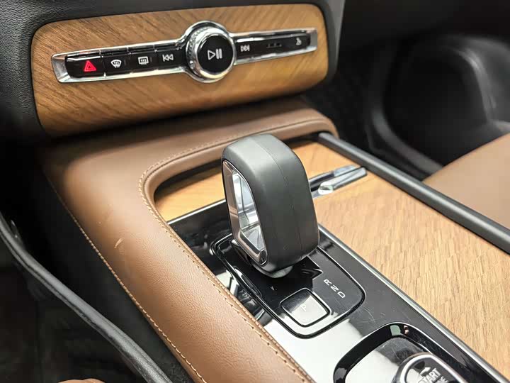 Volvo XC90 2024 B 6 7 — фото 11