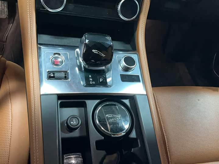 Jaguar F-PACE 2021 250 PS R-Dynamic S — фото 10