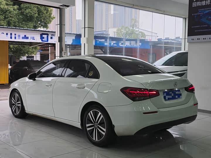 Mercedes-Benz A-Class 2020 A 180 L — фото 4