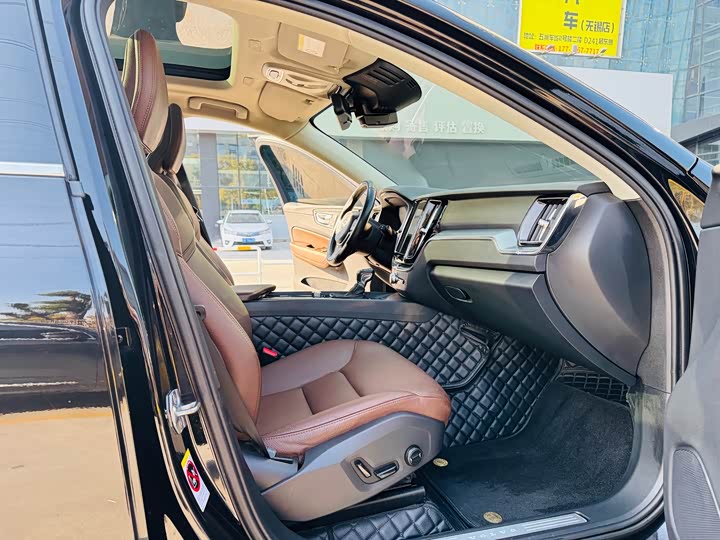 Volvo XC60 2019 T 5 4 WD VI — фото 7
