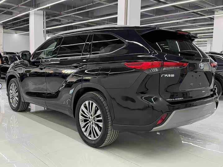 Toyota Highlander — фото 7