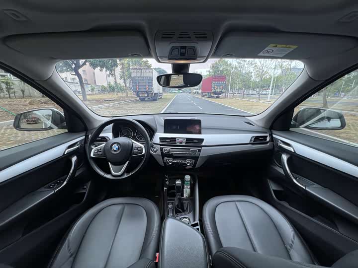 BMW X1 2018 s Drive 20 Li Leading — фото 16