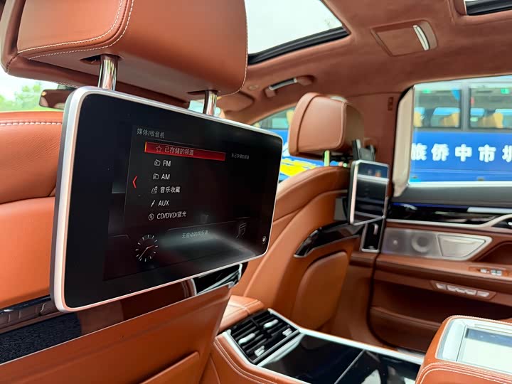 BMW 7-Series 2018 740 Li x Drive M — фото 23