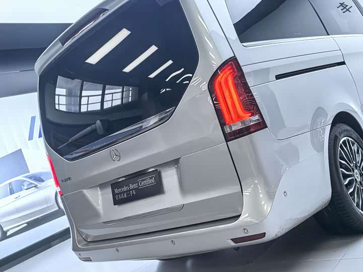 Mercedes-Benz V-Class 2018 V 260 VI — фото 9