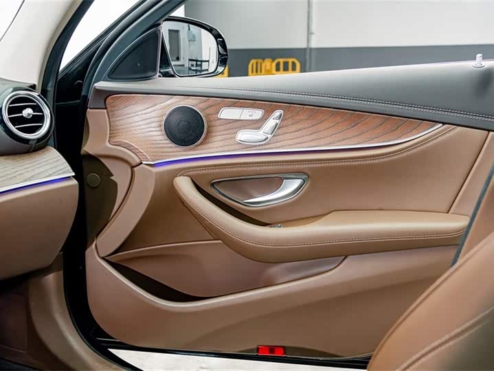 Mercedes-Benz E-Class 2022 E 350 e L — фото 15