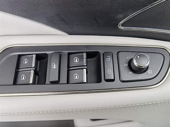 Hongqi H7 2015 3.0 L Premium — фото 9