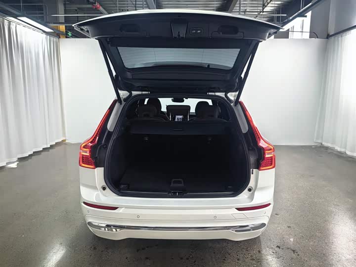 Volvo XC60 Hybrid 2025 Hybrid 4 WD — фото 8