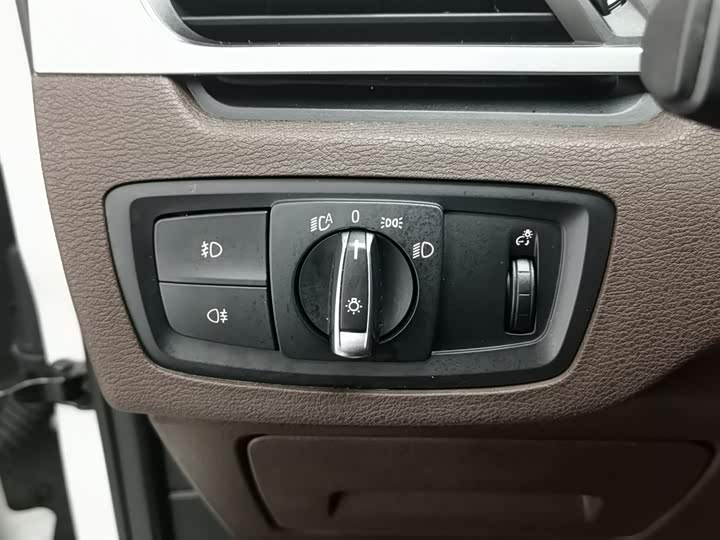 BMW X1 2018 s Drive 18 Li — фото 21
