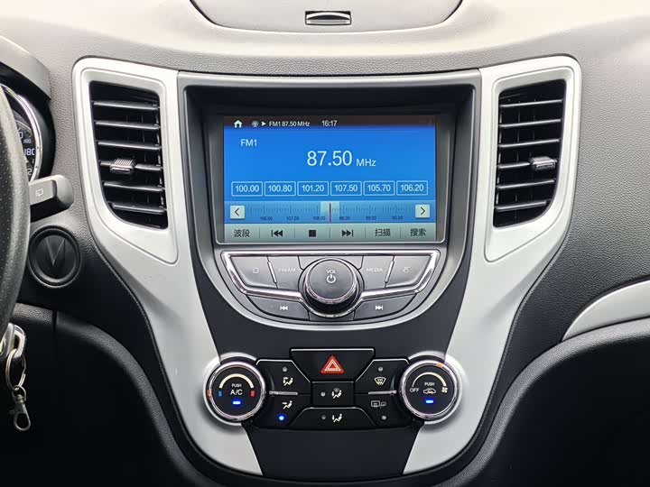 Changan CS35 2016 1.6 L ATLuxury V — фото 22