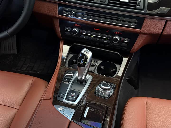BMW 5 Series 525Li продвинутая — фото 8