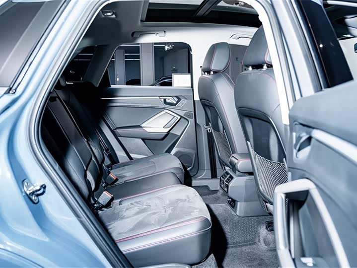 Audi Q3 2023 40 TFSI RS — фото 21