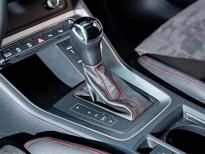 Audi Q3 2023 40 TFSI RS — фото 12