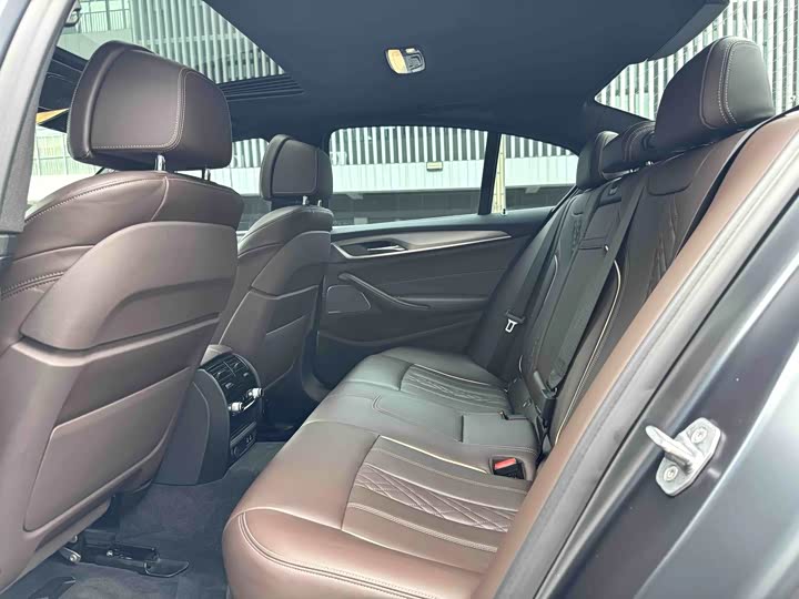 BMW 5 Series 540i M спортпакет — фото 6