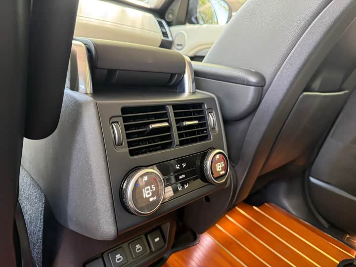Land Rover Discovery — фото 17