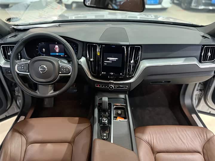 Volvo XC60 2022 B 5 4 WD — фото 8