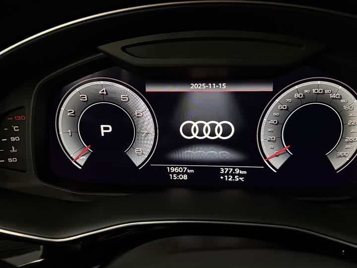 Audi Q8 2023 55 TFSI — фото 13
