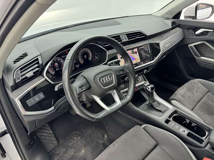 Audi Q3 2023 35 TFSI (1.4 T) — фото 16