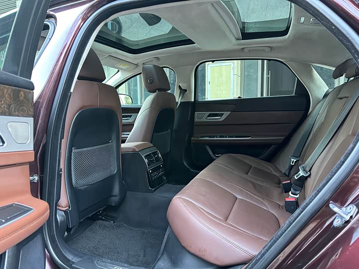 Jaguar XFL 2018 XFL 2.0 T 250 PS — фото 10