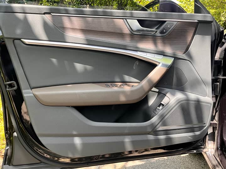 Audi A7L 2022 55 TFSI quattro S-line — фото 8