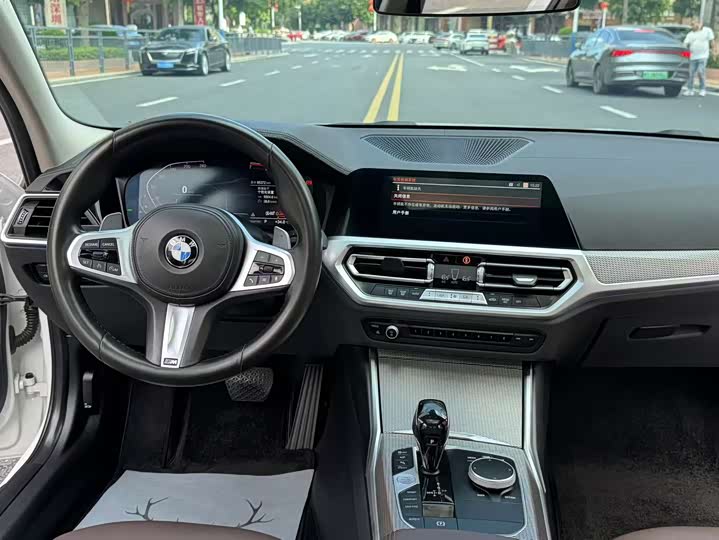 BMW 3-Series 2020 325i M — фото 15